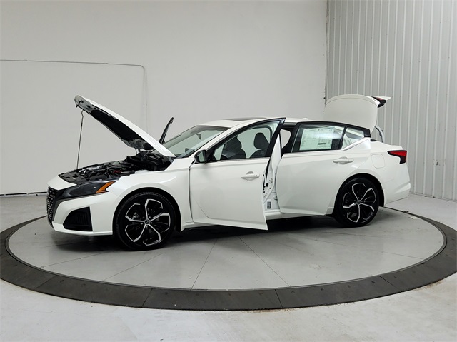 2025 Nissan Altima 2.5 SR photo 12