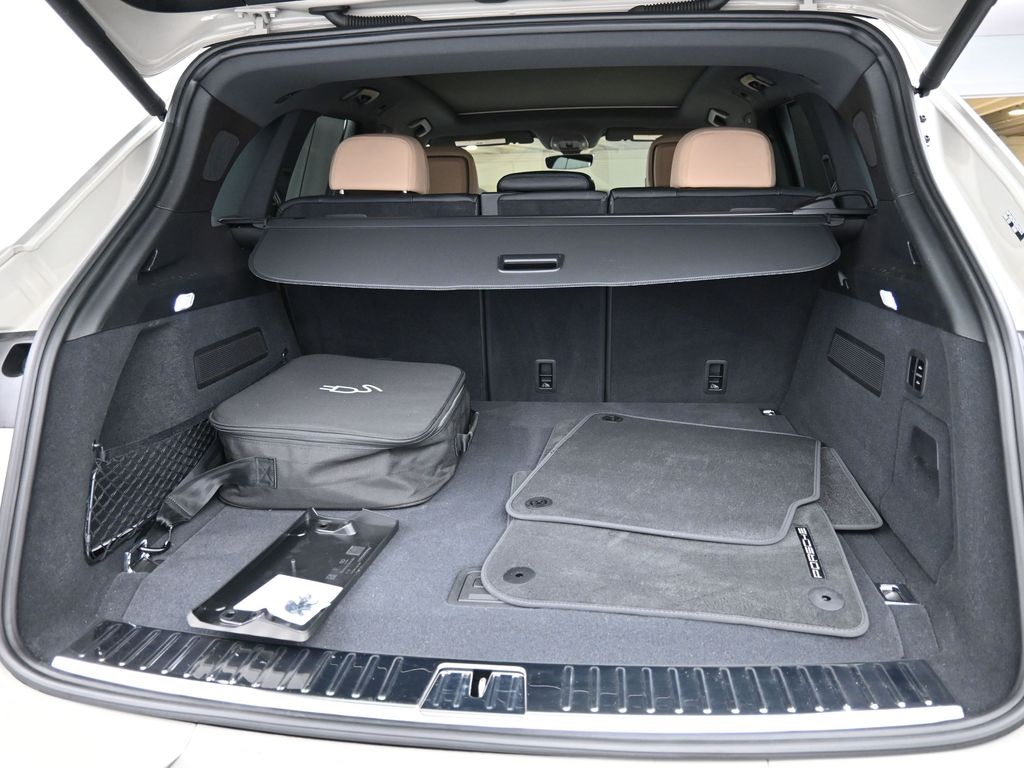 2025 Porsche Cayenne E-Hybrid S photo 8