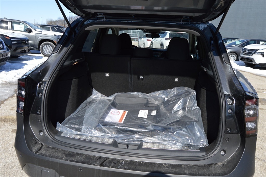 2025 Nissan Kicks SV photo 8