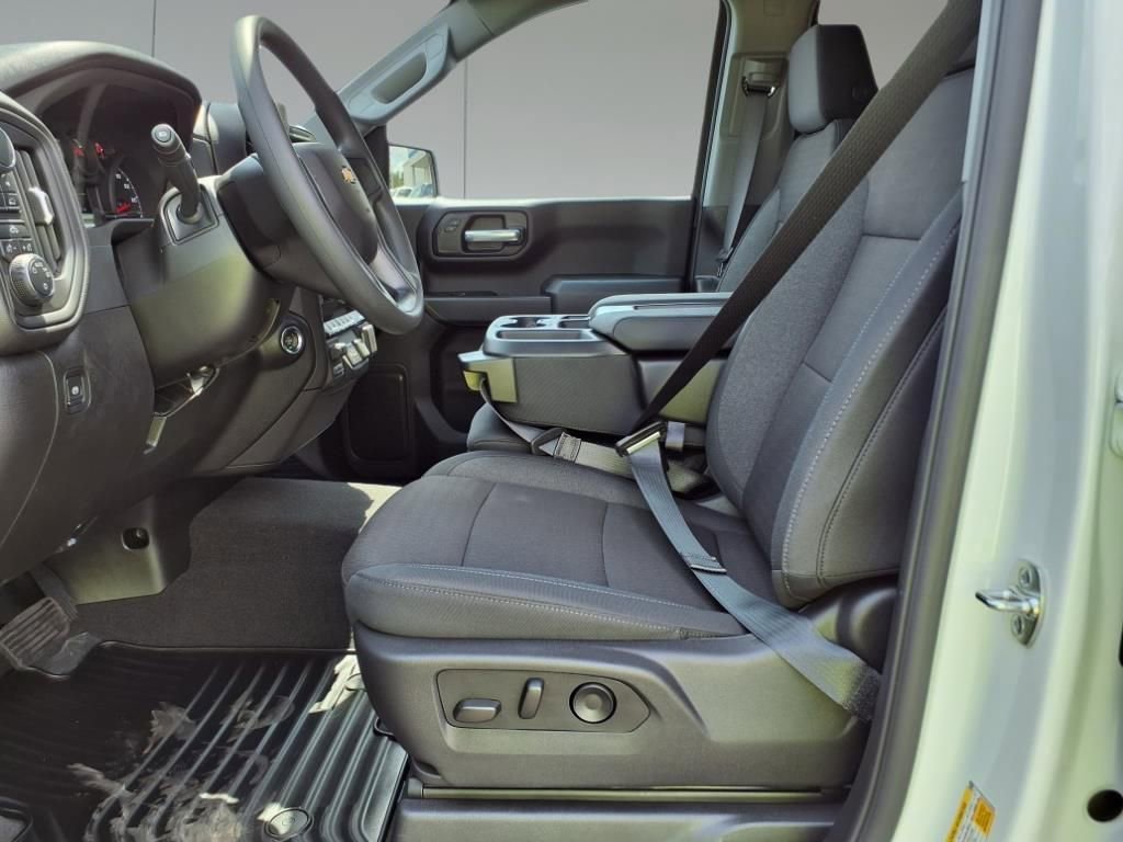 2025 Chevrolet Silverado 1500 Custom photo 15