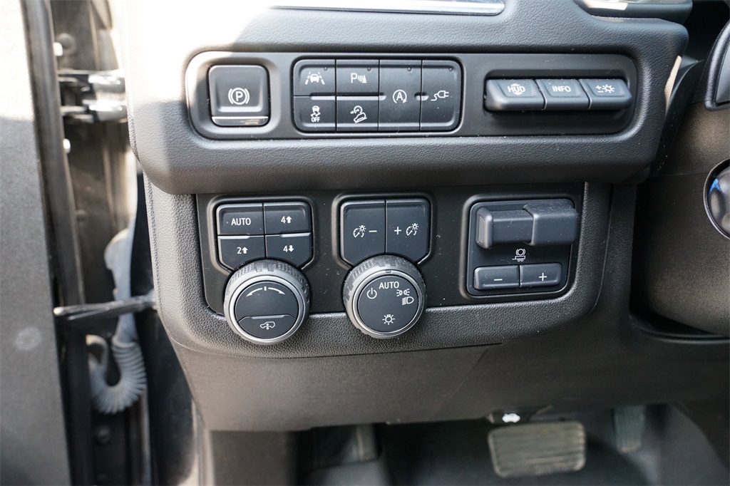 2021 Chevrolet Suburban High Country photo 17
