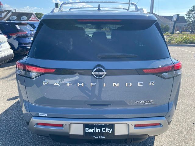 2022 Nissan Pathfinder Platinum photo 4