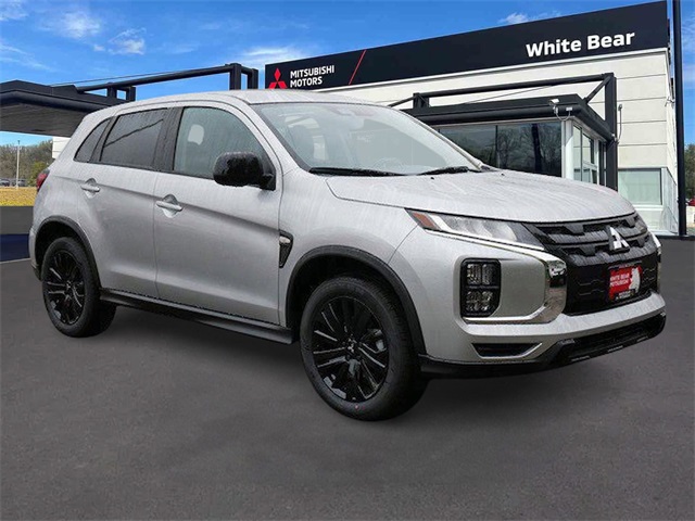 2025 Mitsubishi Outlander Sport LE's photo