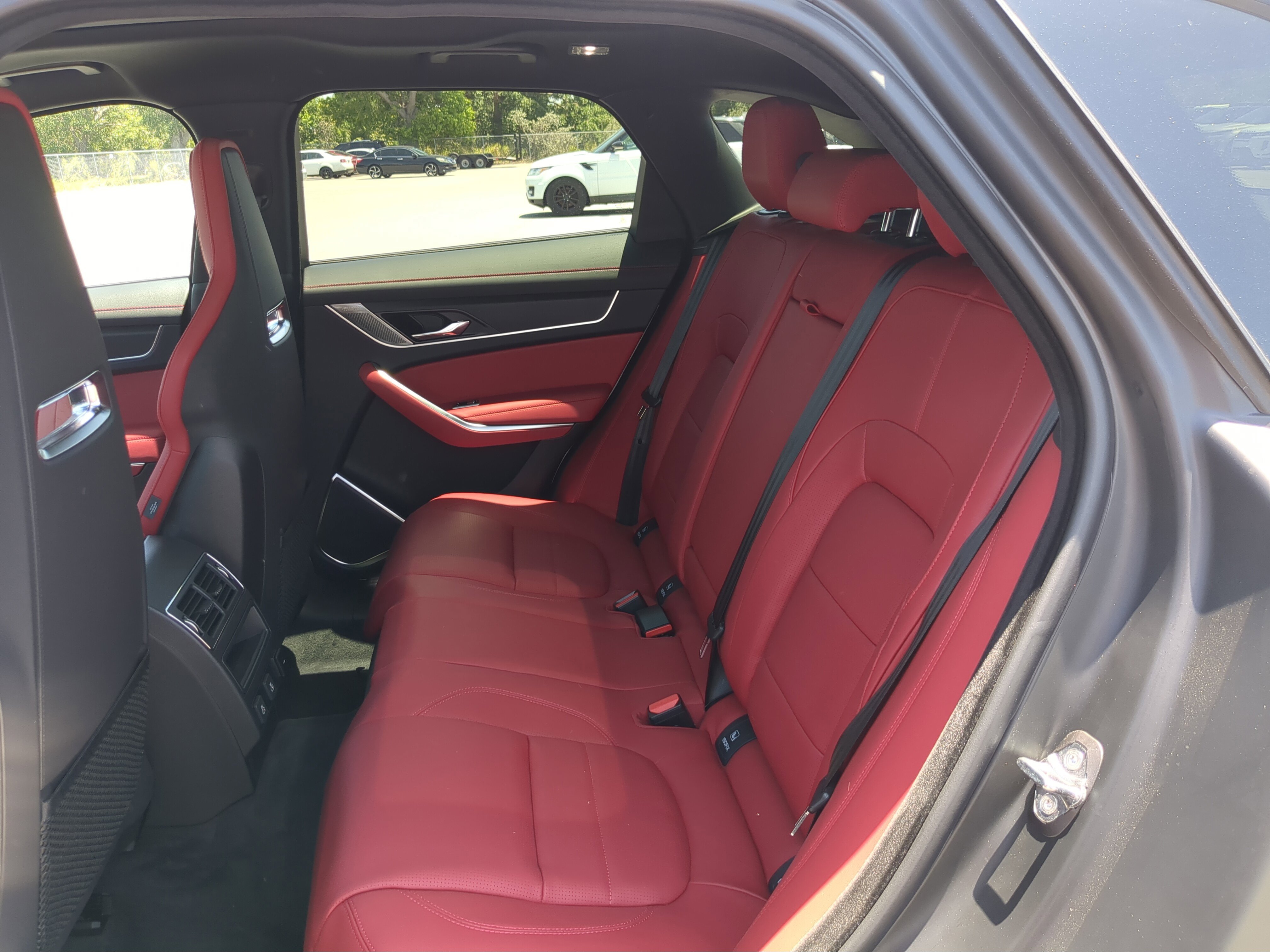 2026 Jaguar F-PACE P250 R-Dynamic S photo 9