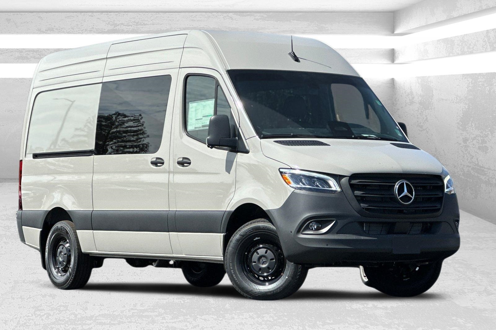 2025 Mercedes-Benz Sprinter Crew Van Base's photo