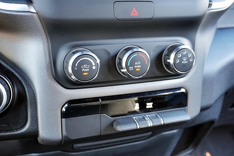 Certified Used 2024 Black Ram Big Horn/Lone Star image 28