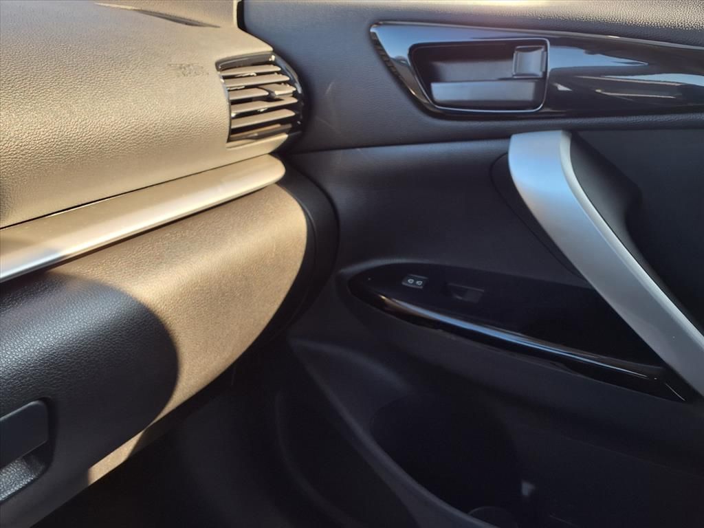 2023 Mitsubishi Eclipse Cross LE photo 17