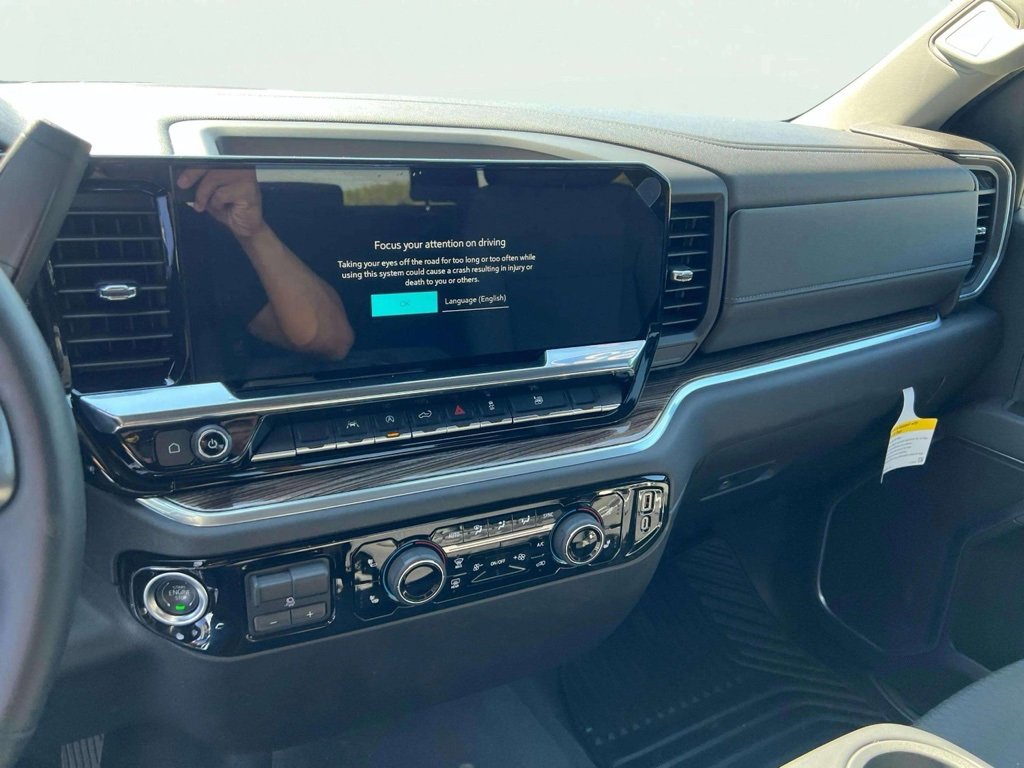 2025 Chevrolet Silverado 1500 LT photo 9