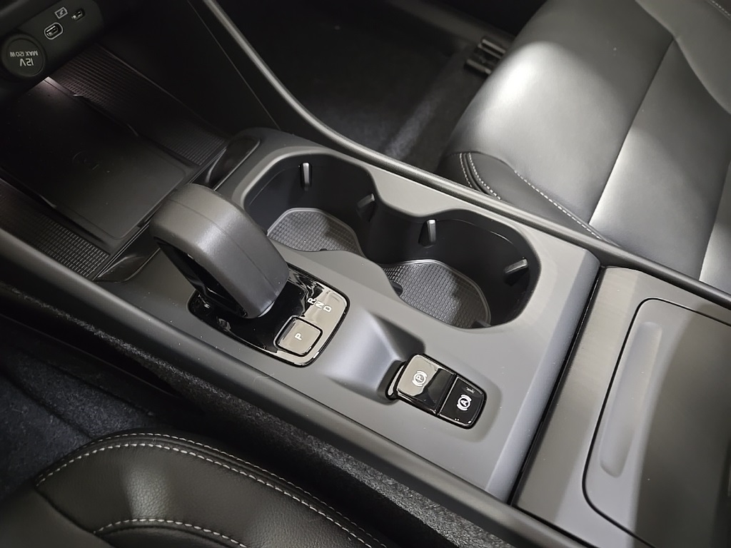 2026 Volvo XC40 Core photo 12
