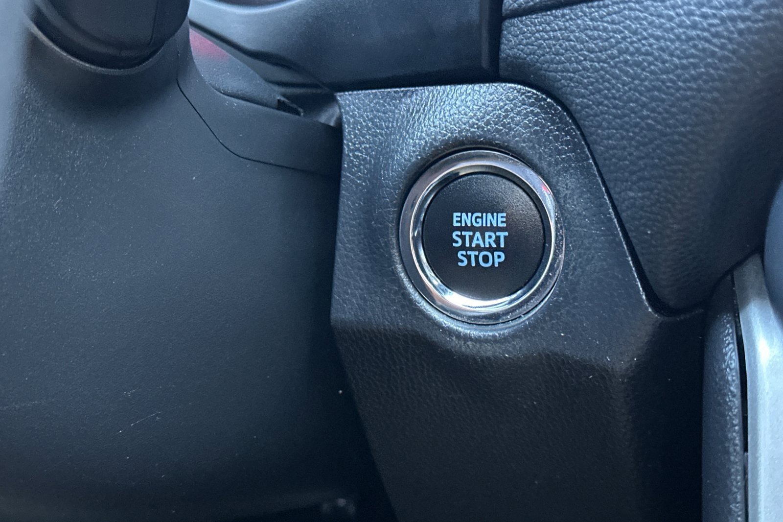 2022 Toyota RAV4 XLE photo 26