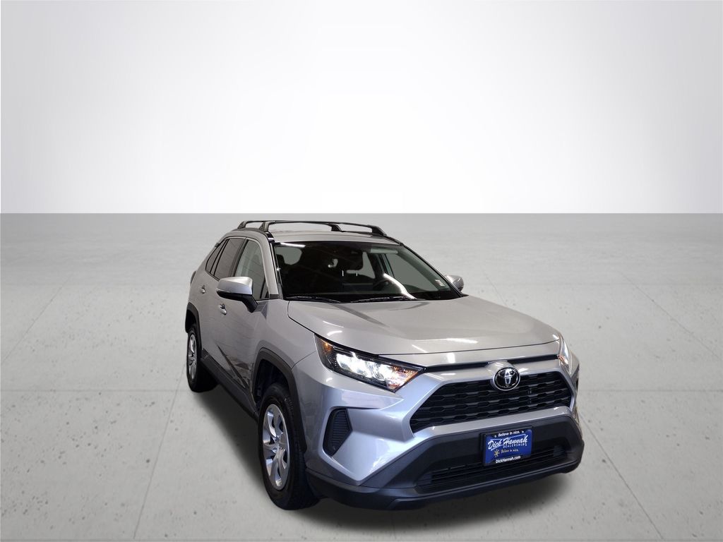 2019 Toyota RAV4 LE photo 3