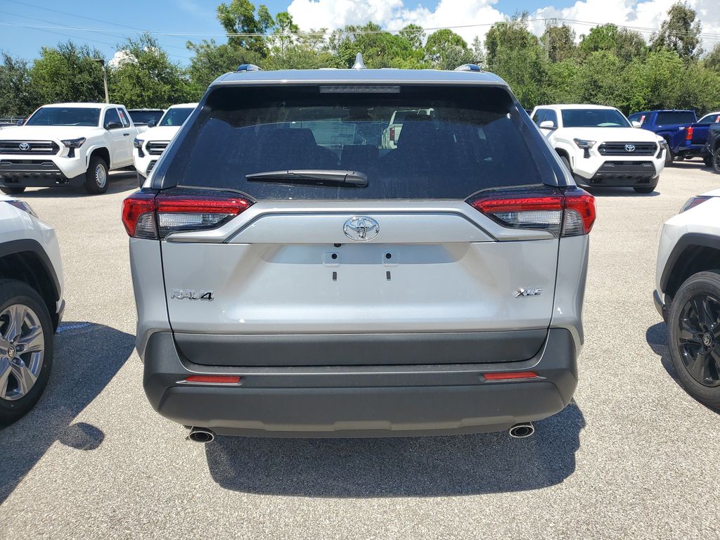2025 Toyota RAV4 XLE photo 6