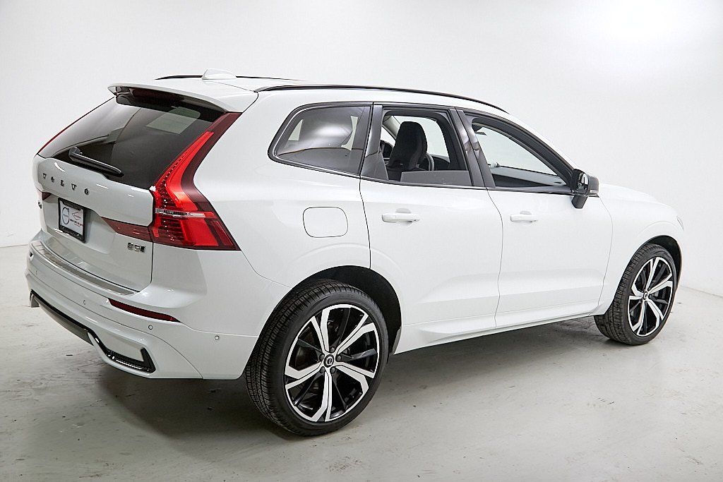2023 VOLVO XC60 - Image 8