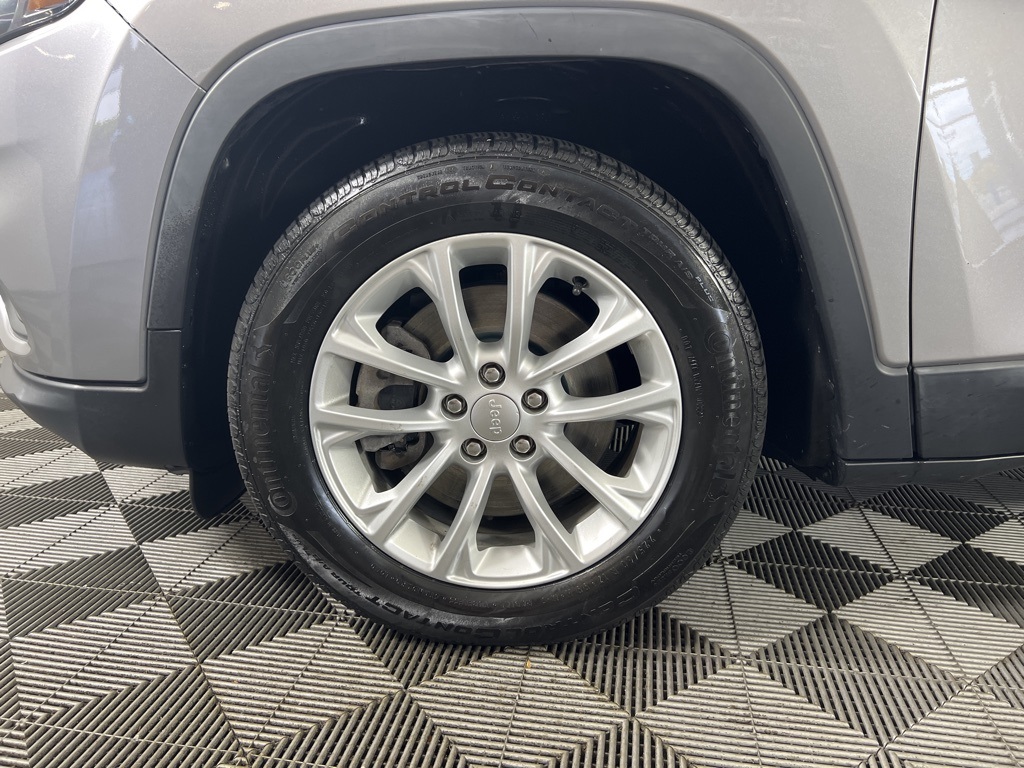 2019 Jeep Cherokee Latitude photo 28