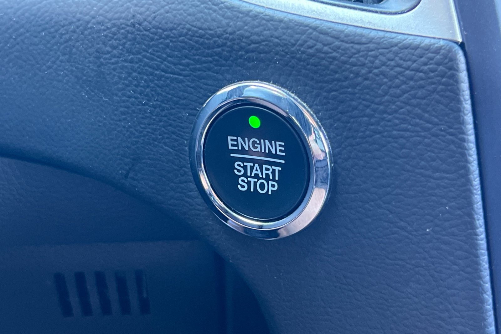 2023 Ford Edge SEL photo 16