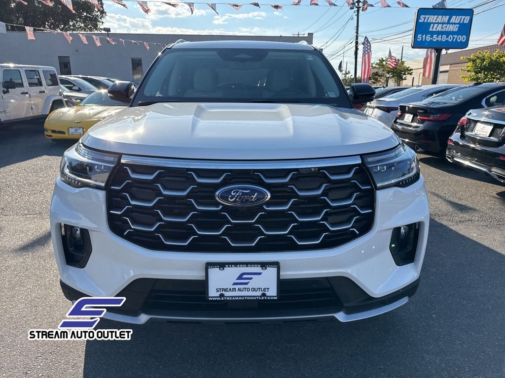 2025 Ford Explorer Platinum photo 2