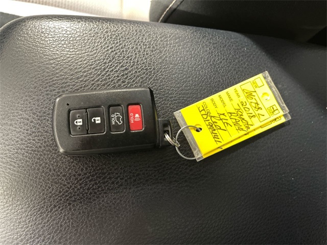 2018 Toyota RAV4 Hybrid XLE photo 18