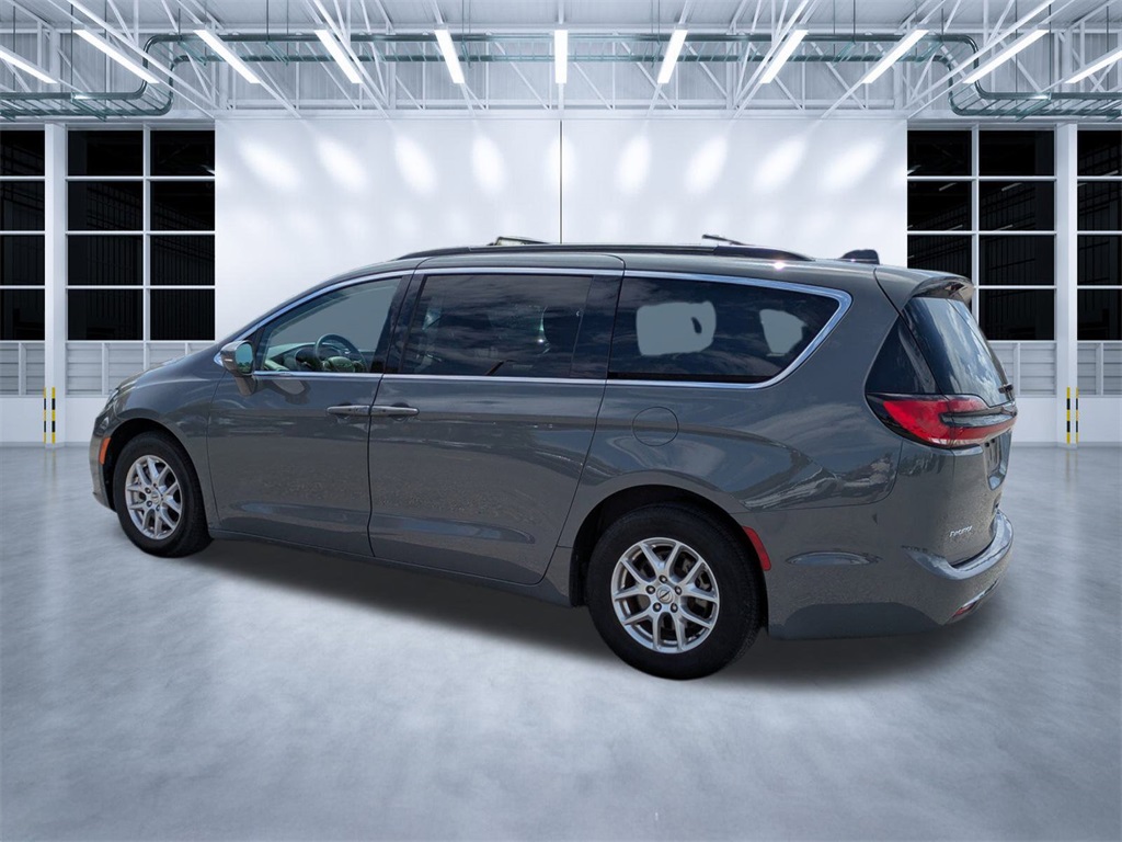 2022 Chrysler Pacifica Touring L photo 3