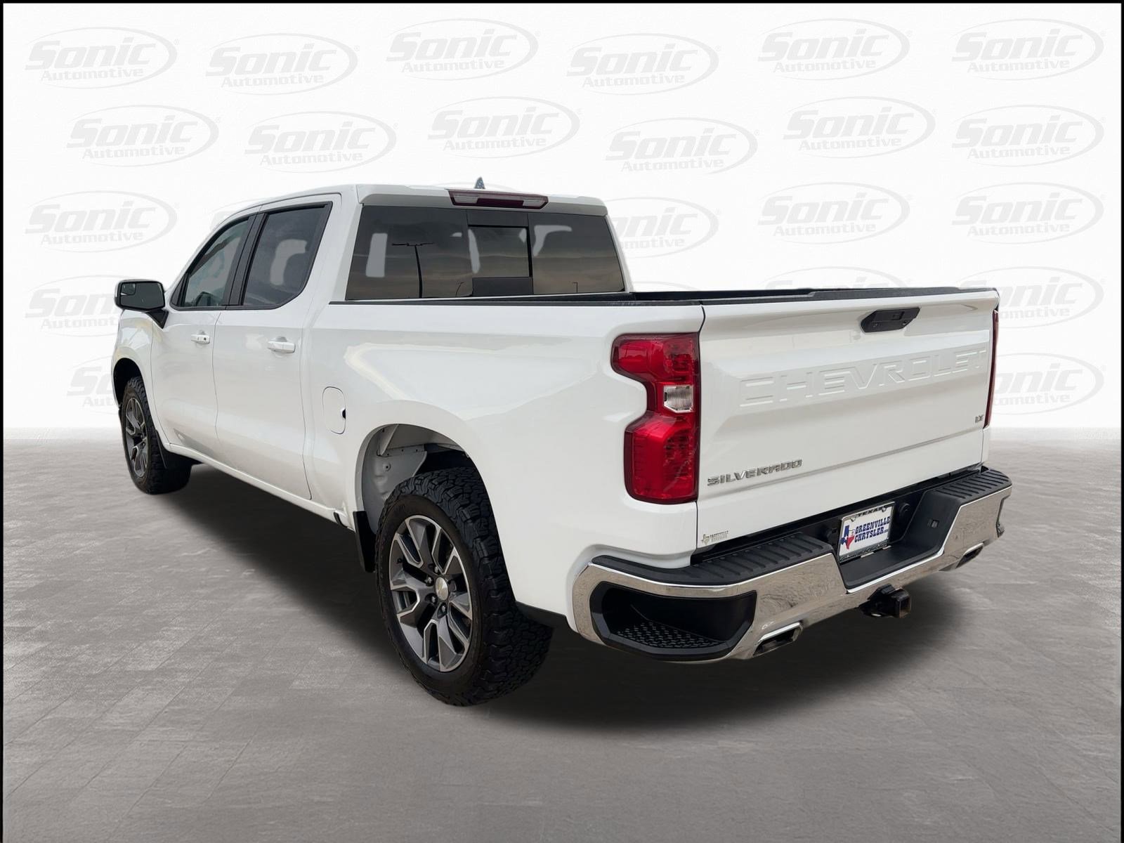 2021 Chevrolet Silverado 1500 LT photo 2