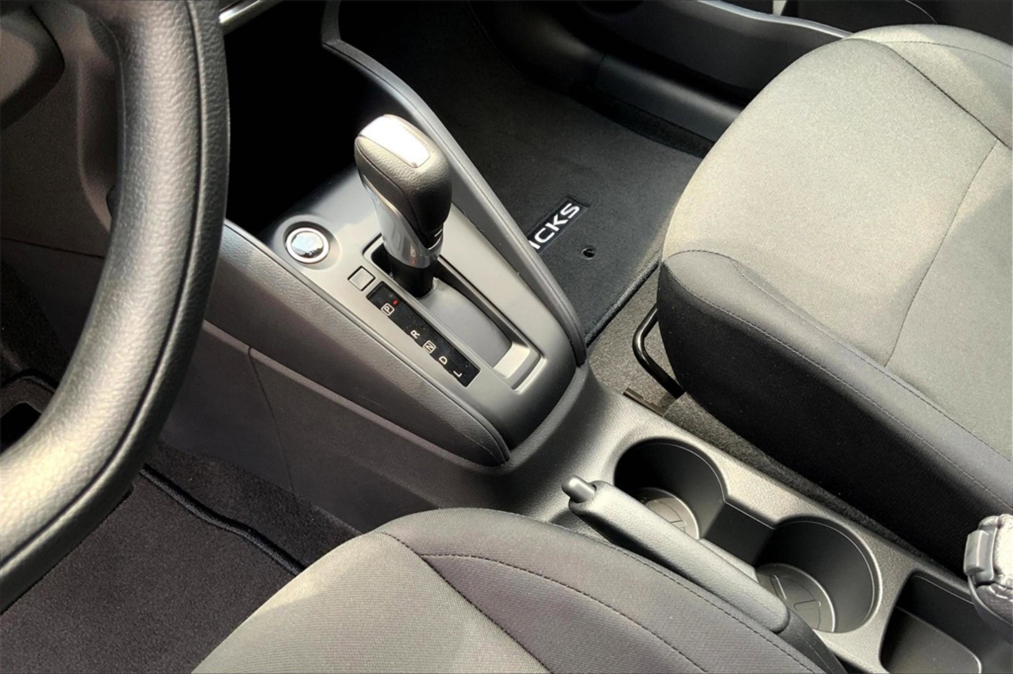 2025 Nissan Kicks Play S photo 3