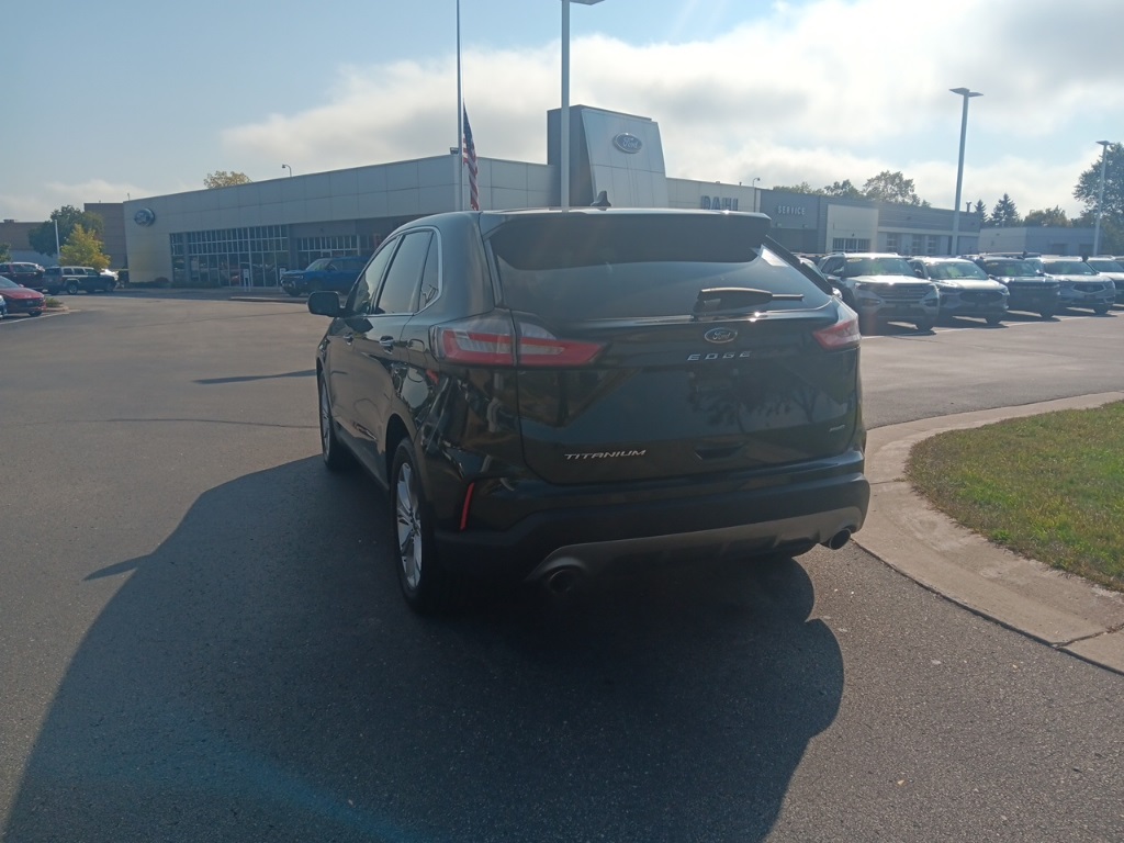 2022 Ford Edge Titanium photo 9