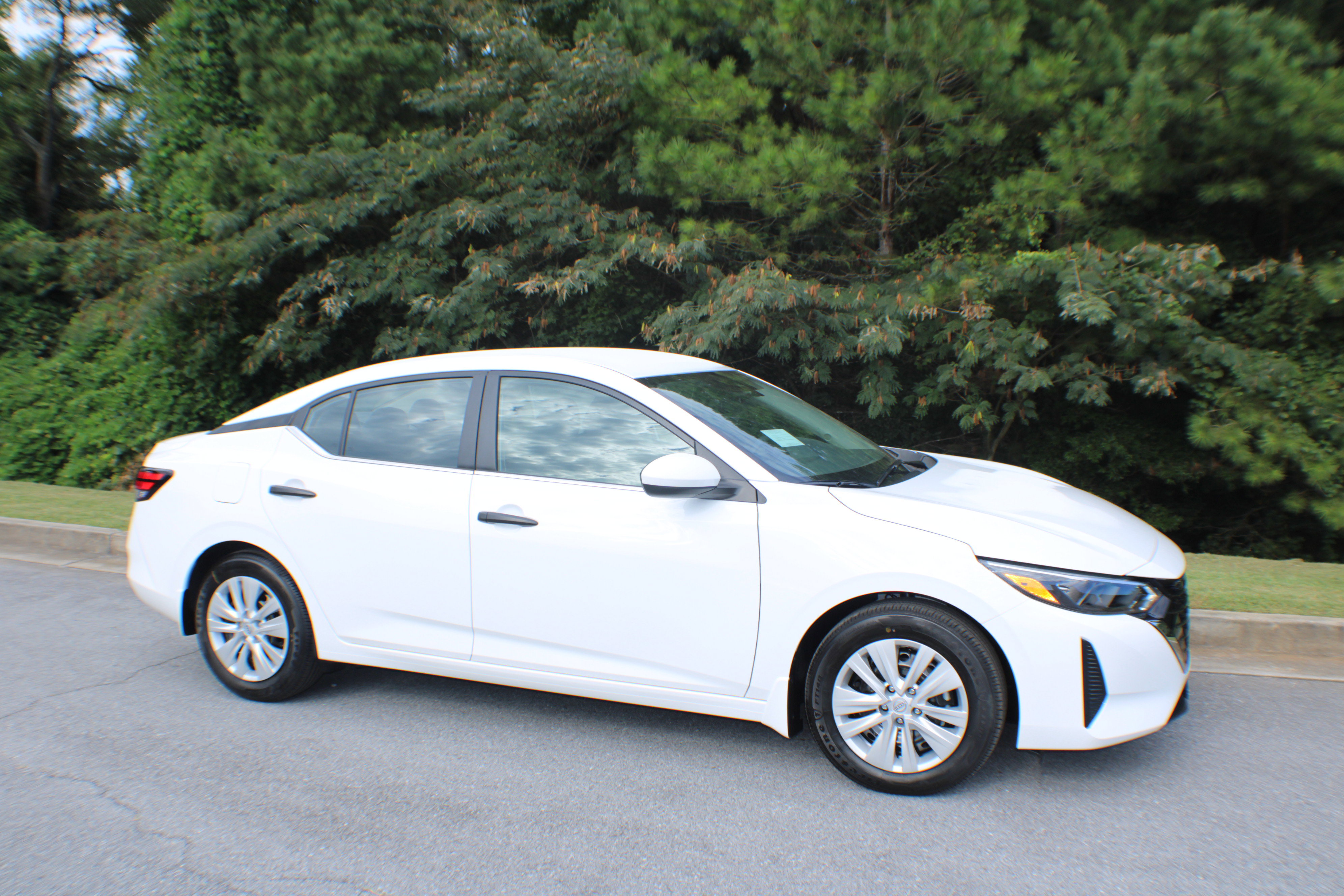 2025 Nissan Sentra S's photo