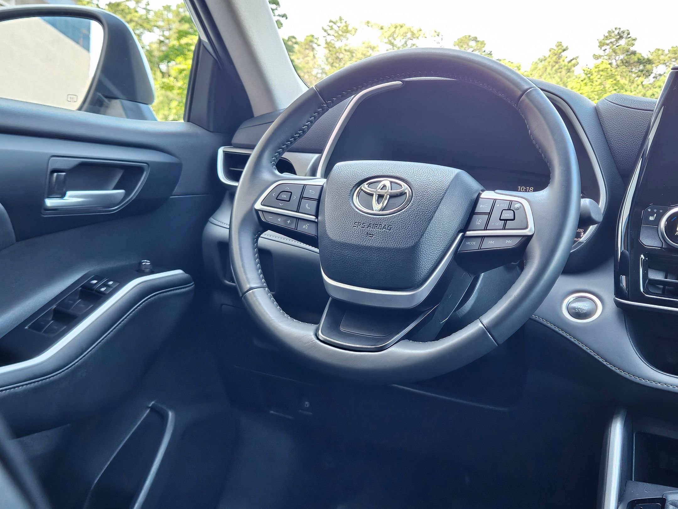2024 Toyota Highlander XLE photo 9