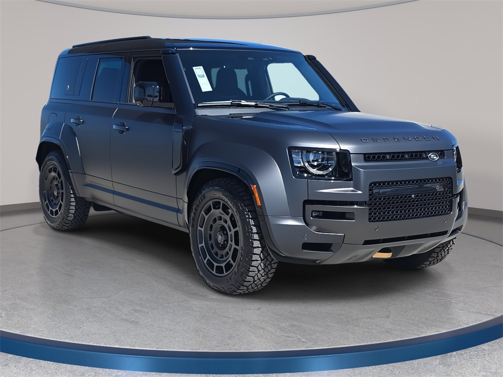 2025 Land Rover Defender 110 V8 photo 3