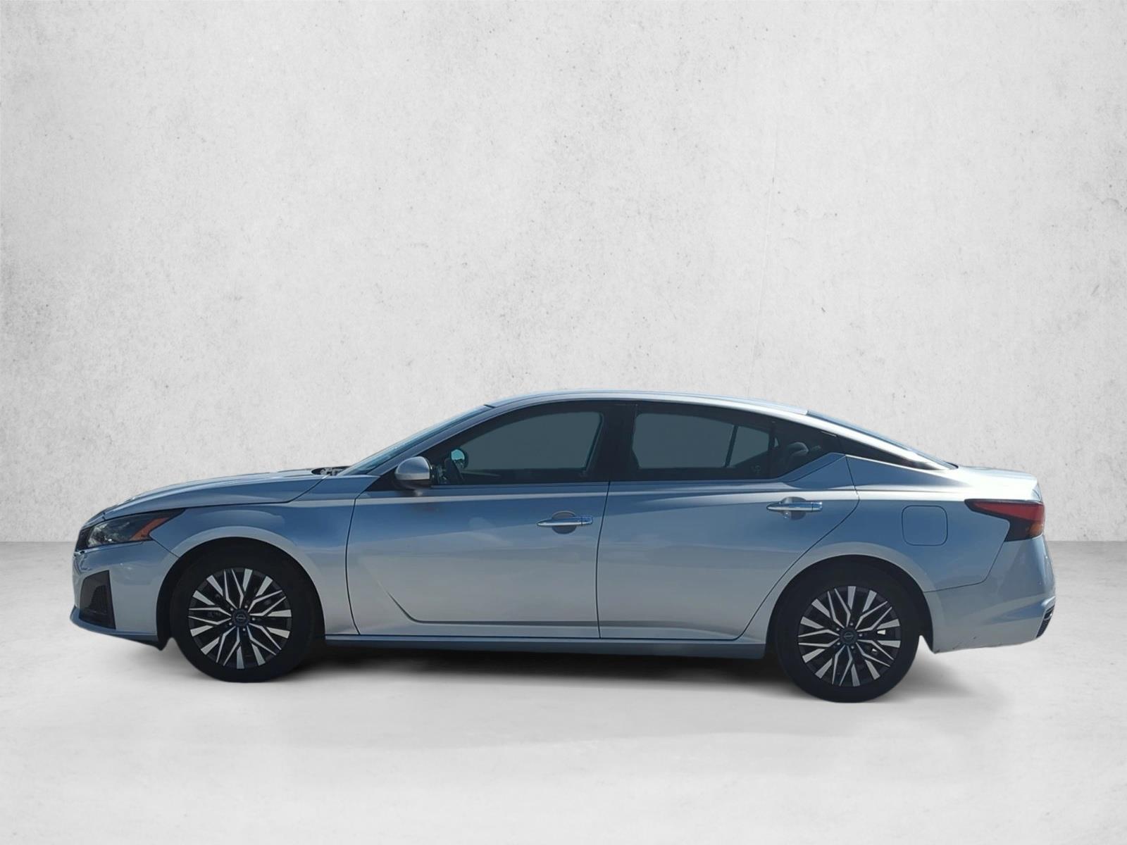 2023 Nissan Altima 2.5 SV photo 4