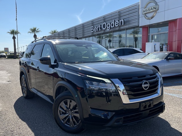 2022 Nissan Pathfinder SV's photo