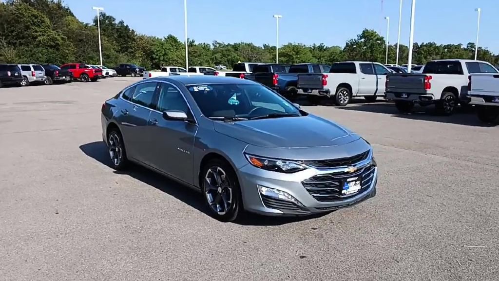 2024 Chevrolet Malibu 1LT photo 2