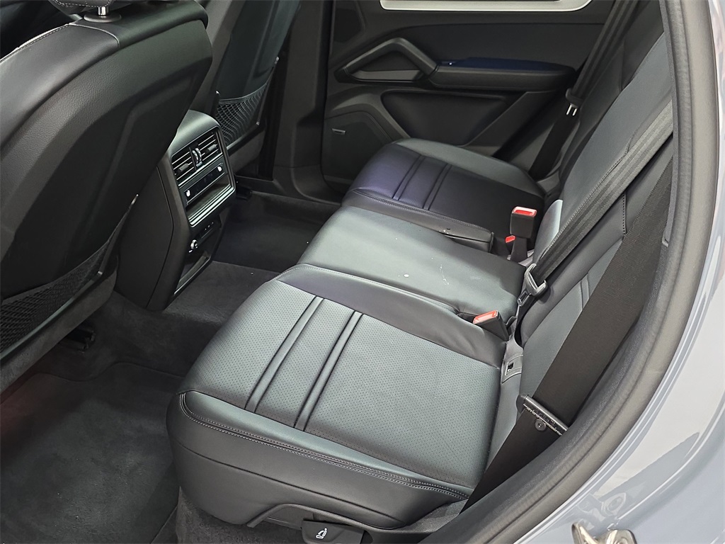 2024 Porsche Cayenne E-Hybrid S photo 22