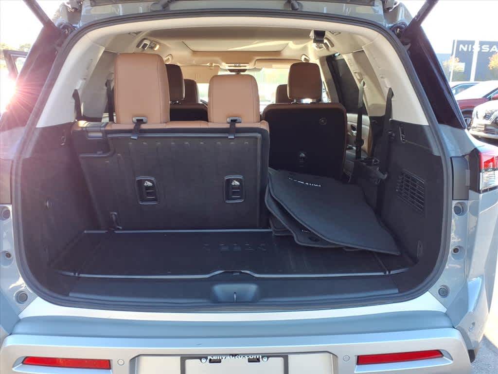 2025 Nissan Pathfinder Platinum photo 12