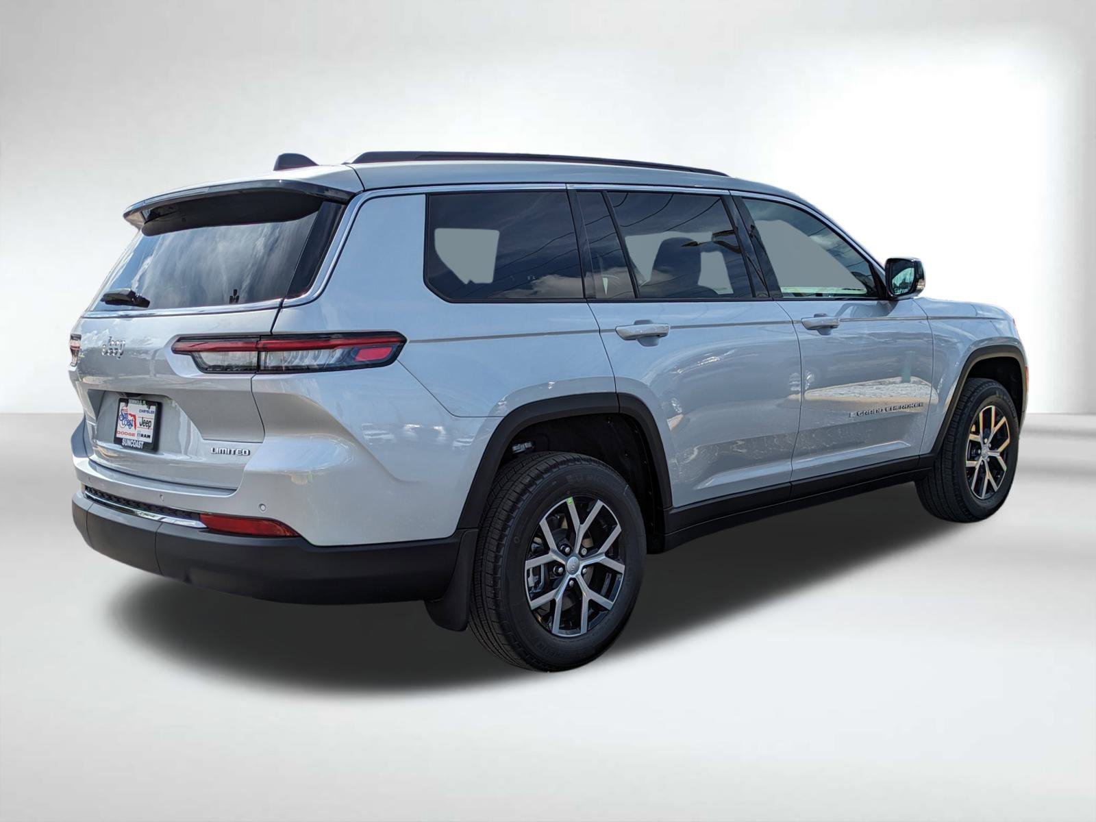 2025 Jeep Grand Cherokee Limited photo 3