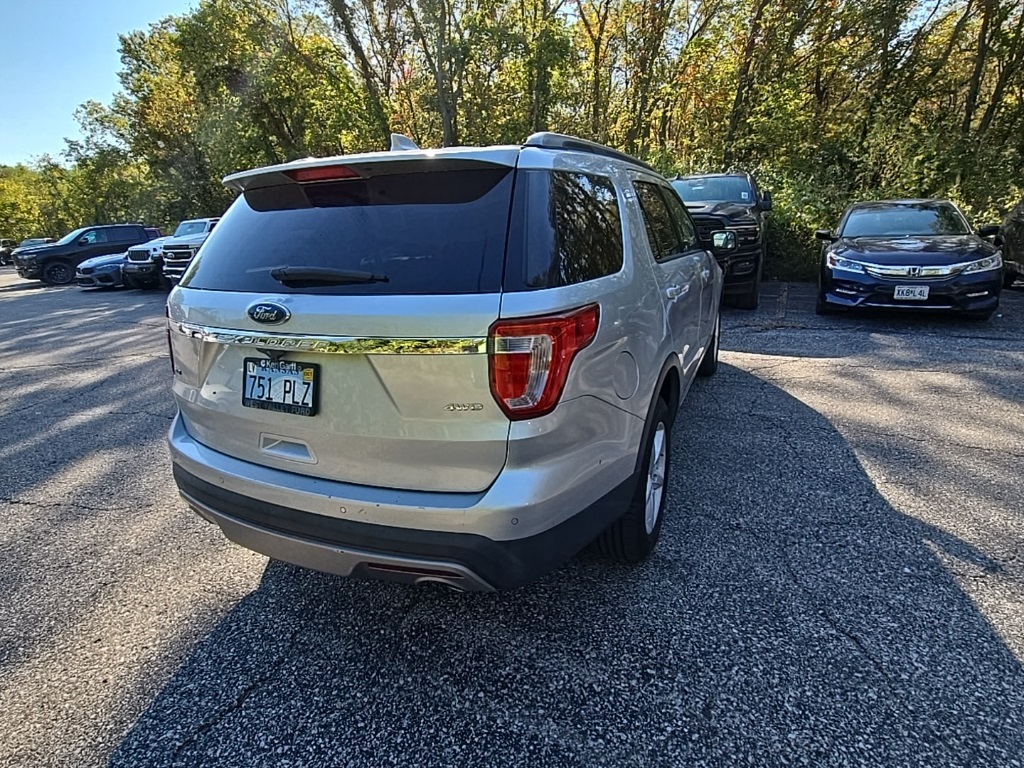 2017 Ford Explorer XLT photo 6