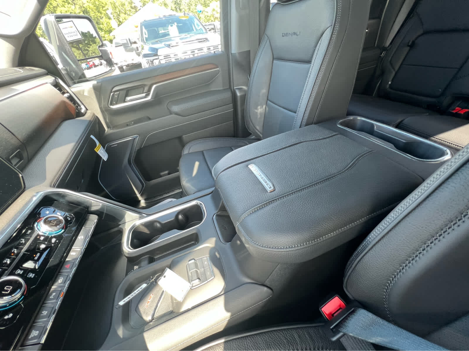 2025 Gmc Sierra HD Denali photo 16