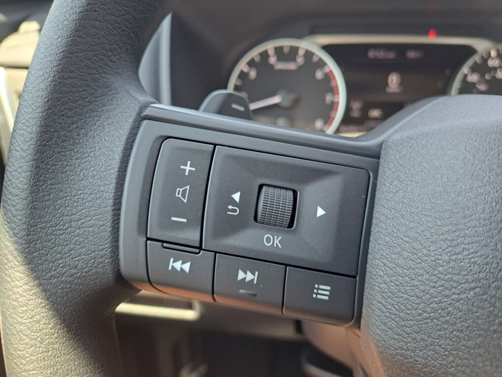 2026 Nissan Rogue S photo 13