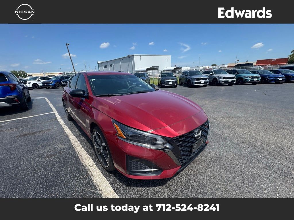 2024 Nissan Altima 2.5 SR photo 8