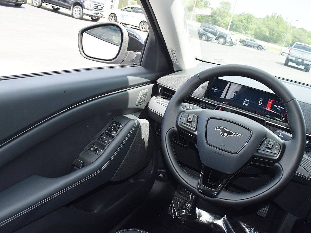2025 Ford Mustang Mach-E Select photo 15