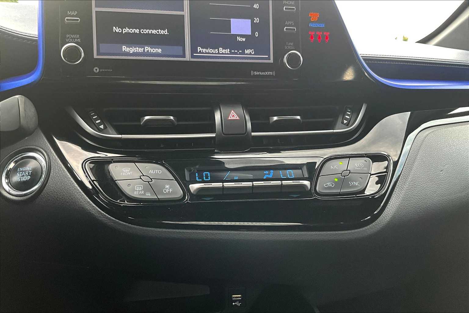 2021 Toyota C-HR XLE photo 33