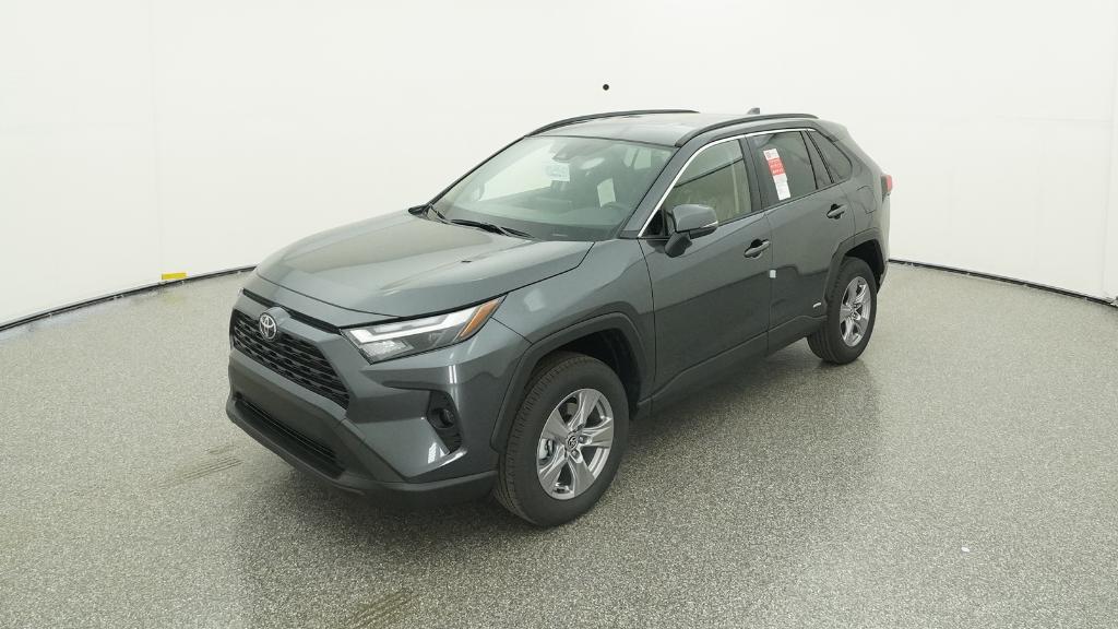 2025 Toyota RAV4 XLE's photo
