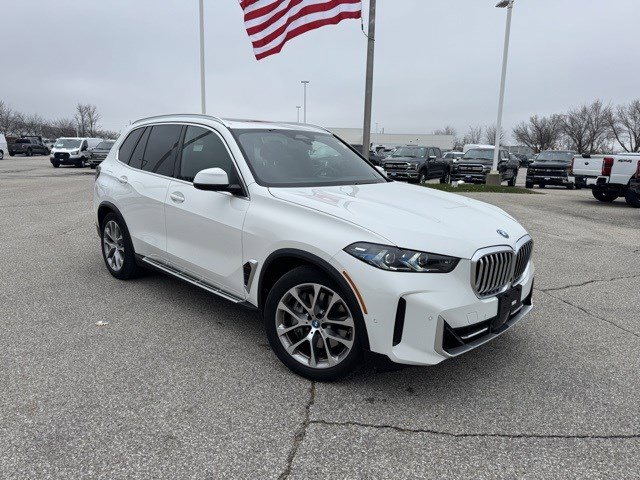2025 BMW X5 50e's photo