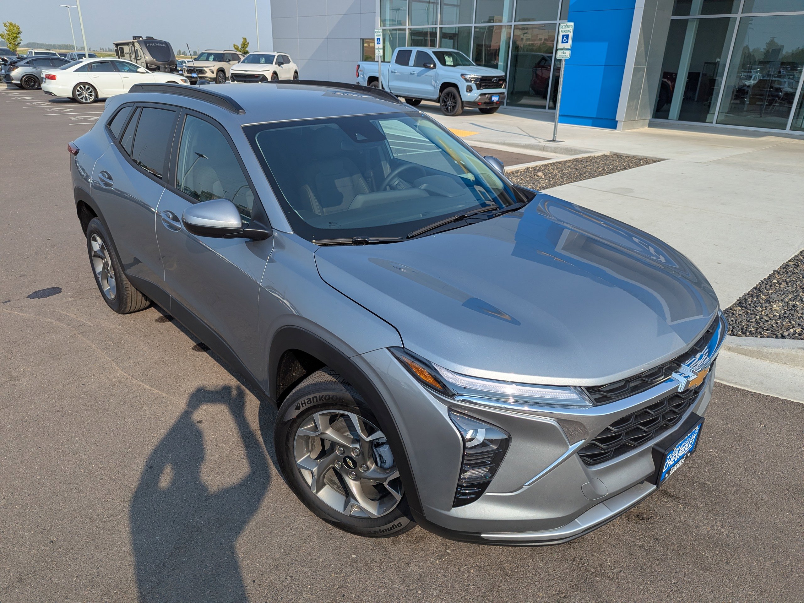 2025 Chevrolet Trax LT photo 2