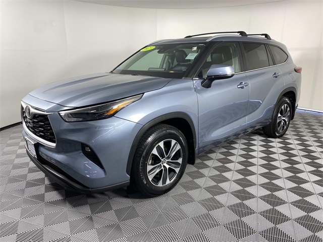 2023 Toyota Highlander XLE photo 3