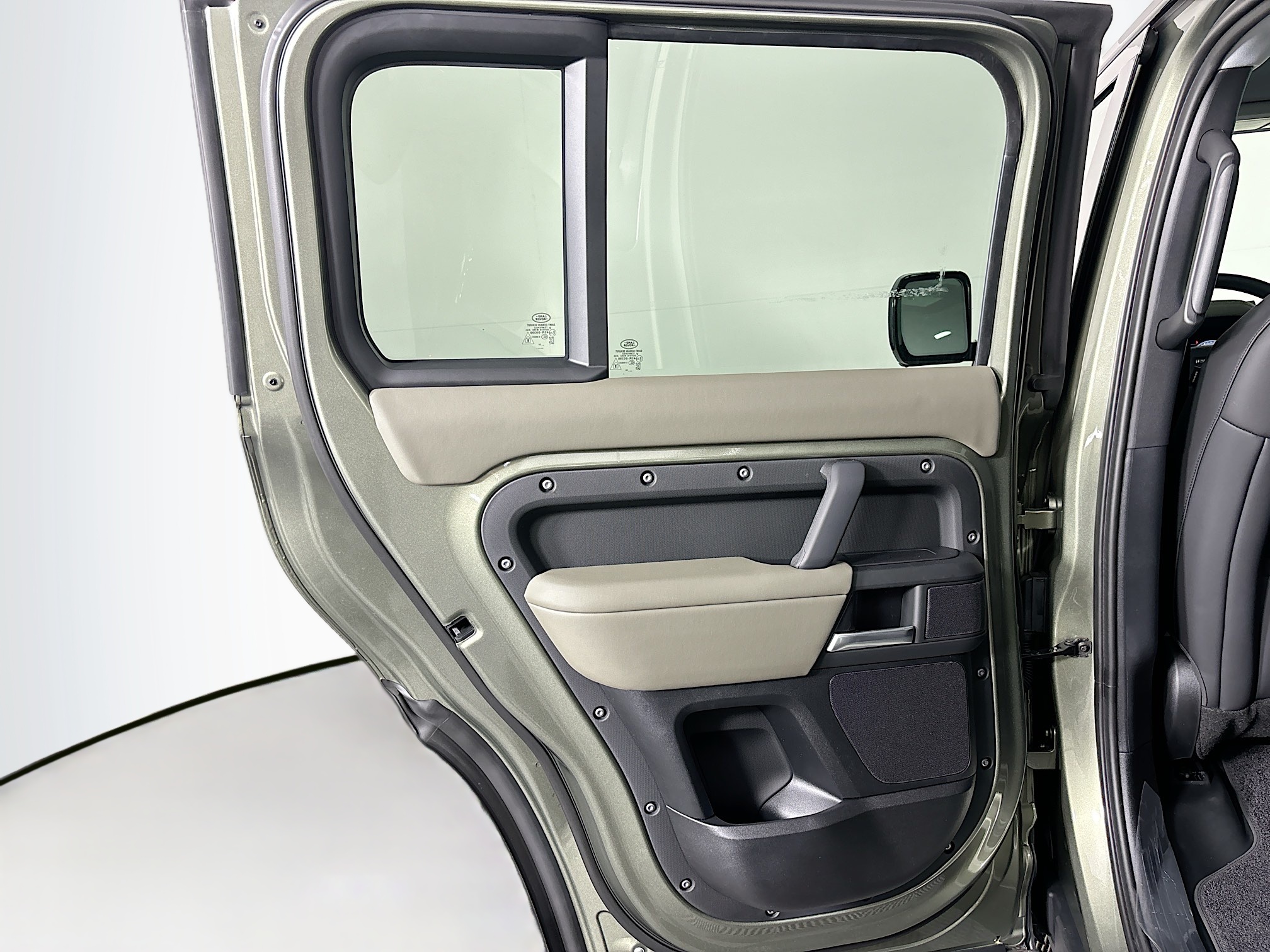 2025 Land Rover Defender 110 S photo 20