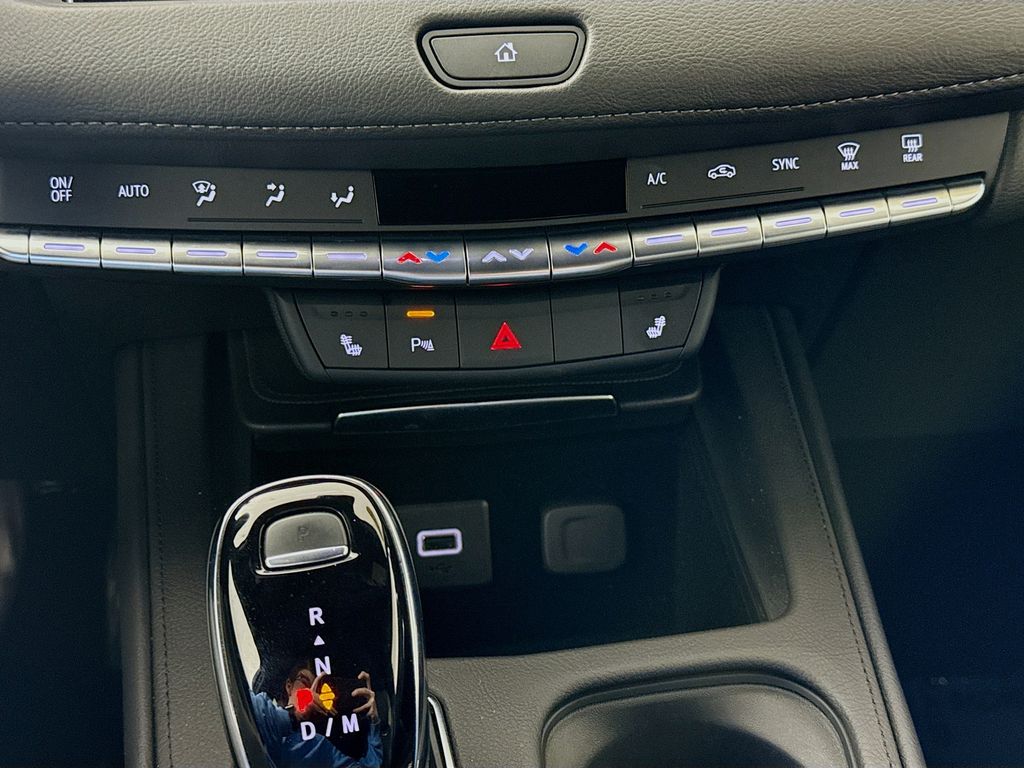 2023 Cadillac XT4 Luxury photo 13