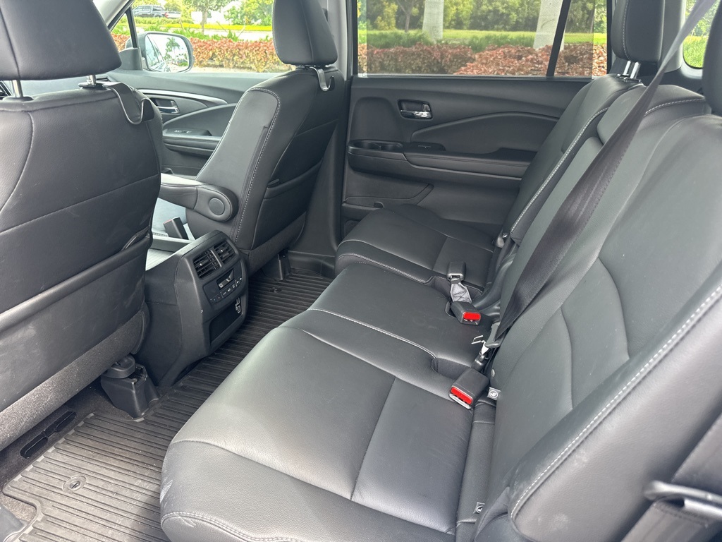 2022 Honda Pilot Special Edition photo 3