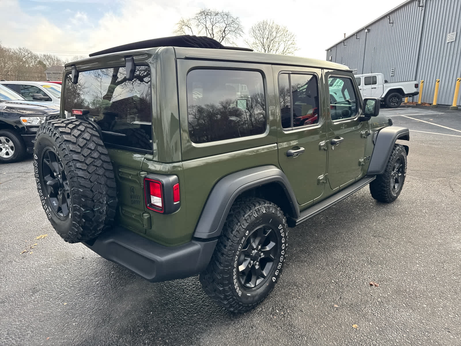 2023 Jeep Wrangler Willys photo 8