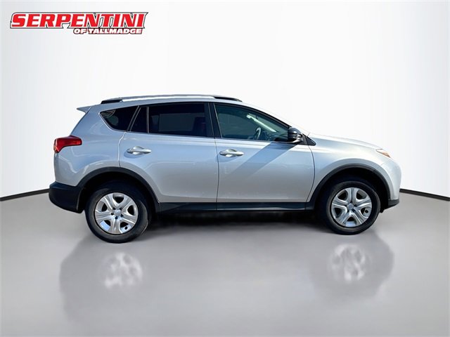 2015 Toyota RAV4 LE photo 4