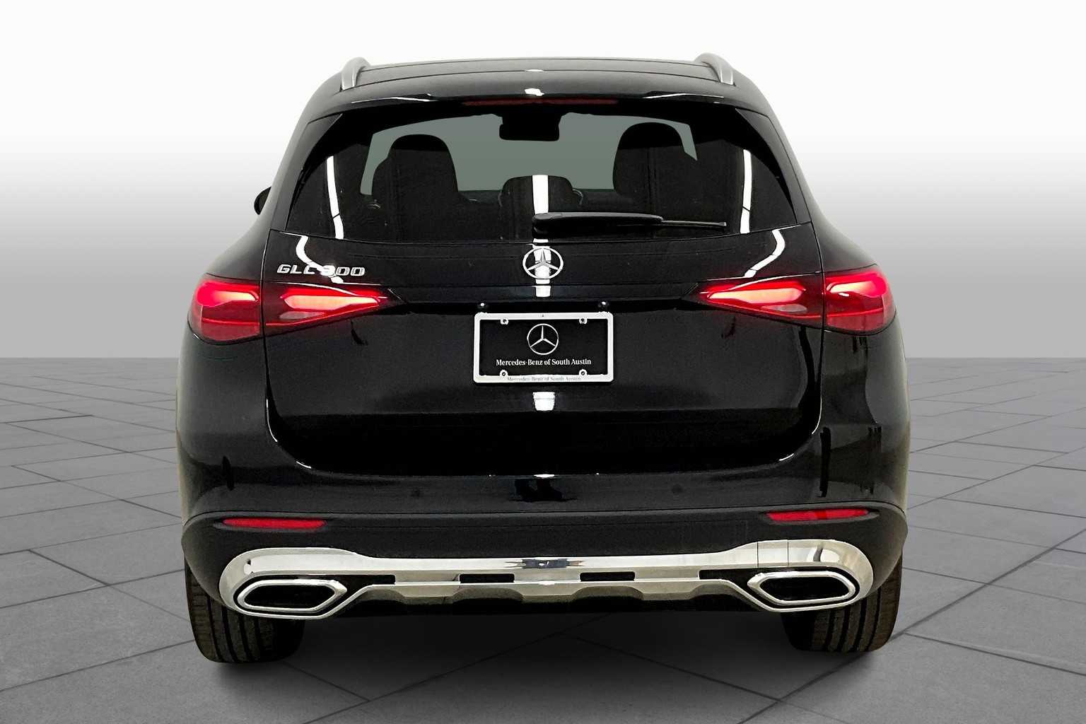 2025 Mercedes Benz GLC 300 photo 4